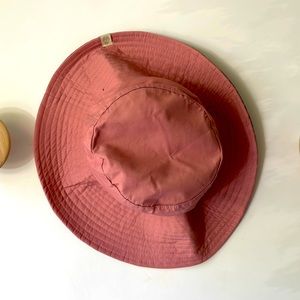 Fully reversible sun hat with wide brim
